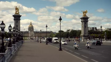 Le Pont Alexandre III et de l'Hôtel des Invalides à Paris comme on le voit dans Jack Ryan S01E02