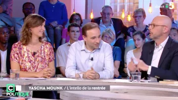The blouse, Small Tops worn by Camille Girerd in the show C policy September 9, 2018