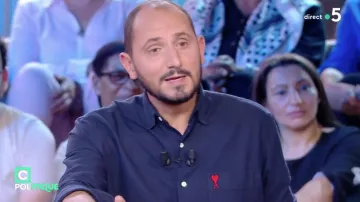 The blue shirt Friend of the Heart (Eiffel tower), driven by Karim Rissouli in the show C policy September 9, 2018