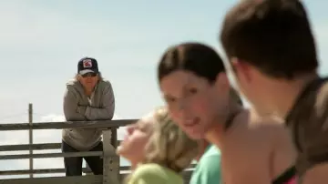 The cap "Makin' Bacon" Bruce (Dwight Yoakam) in Wilfred (US) S01E11
