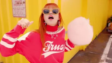 The sweatshirt "Trust" laLisa manoban aka Lisa in the video clip "As If It's Your Last" Blackpink