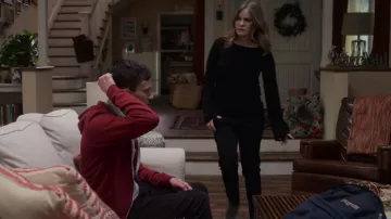 Le sweatshirt rouge à capuche American Apparel de Sam Gardner (Keir Gilchrist) dans Atypical S02E01