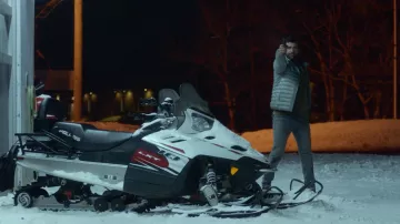 La moto de nieve Polaris IQ LXT de la serie Jack Ryan S01E04
