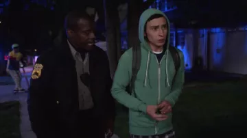 Le sweatshirt à capuche vert American Apparel Menthe porté par Sam Gardner (Keir Gilchrist) dans Atypical S02E06