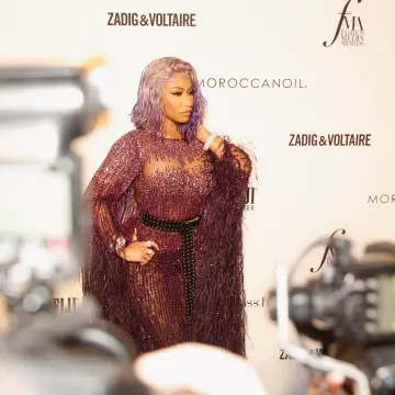 La longue ceinture en cuir Alexander McQueen de Nicki Minaj sur le compte instagram de @nickiminaj