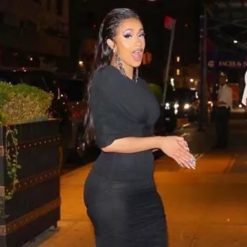 La robe noire Tom Ford de Cardi B portée pendant la Fashion Week 2018 sur le compte instagram de @iamcardib