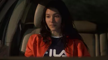 The t-shirt navy blue Fila Izzie (Fivel Stewart) in Atypical S02E10