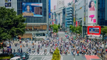 Intersección de Shibuya Crossing en Tokio, Japón como se ve en Tom Clancy's Jack Ryan S01E05