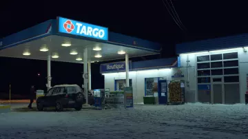 Ali's (Haaz Sleiman) Toyota RAV4 as seen in Tom Clancy's Jack Ryan S01E04