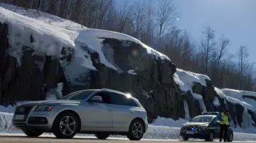 Ali's (Haaz Sleiman) grey Audi Q5 3.2 as seen in Tom Clancy's Jack Ryan S01E04