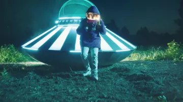 Les sneakers blanches Nike Air Max 95 de Lorenzo dans son video clip Bizarre (feat. Vald)