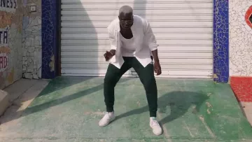 Las zapatillas Adidas PW Tennis Hu "Human Race" usadas por S.Pri Noir en su clip chico