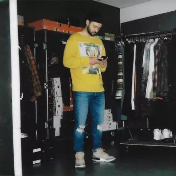 Gucci yellow "Better off dead" Tshirt worn by Justin Timberlake on his Instagram @justintimberlake