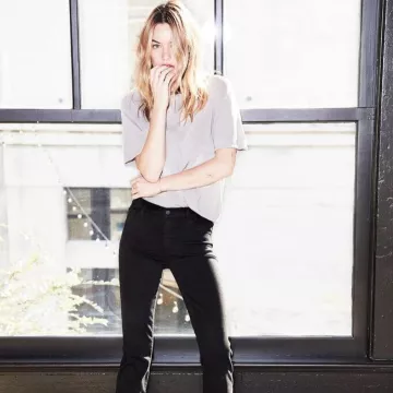 The patalon black J Brand Camille Rowe-Pourcheresse on the account instagram @fingermonkey