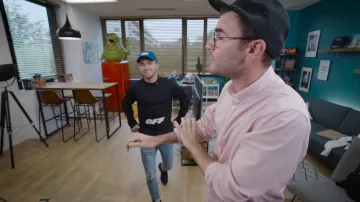 Le sweatshirt Off White porté par Squeezie dans sa vidéo YouTube TU PERDS = ON REGARDE TES PHOTOS DOSSIER