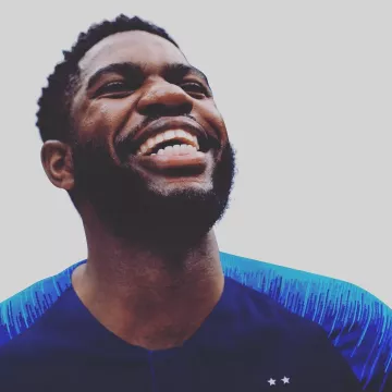 Le t-shirt 2 étoiles bleu de l'équipe de France porté par Samuel Umtiti sur le compte Instagram @samumtiti