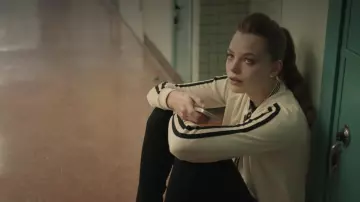 Le blouson avec manches rayées de Veronica (Kristine Froseth) dans Sierra Burgess Is a Loser