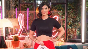 El crop top anudado negro de Lufy en el teaser de Beauty match: el shock de las influencers