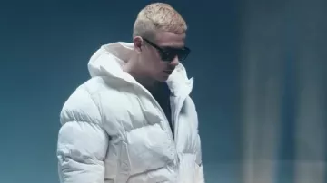 La chaqueta blanca de PLK en su videoclip Eyes