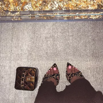 Las bombas de leopardo de Kylie Jenner en su cuenta de Instagram @kyliejenner