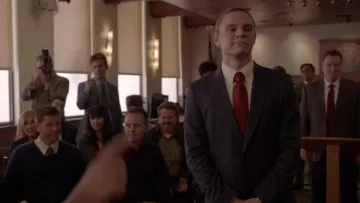 The red tie Kai Anderson (Evan Peters) in American Horror Story S07E06