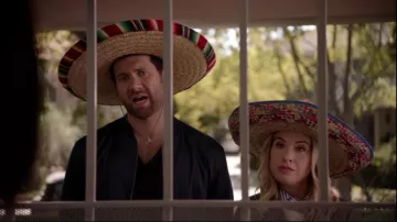 Le sombrero de Harrison Wilton (Billy Eichner) dans American Horror Story: Cult S07E03
