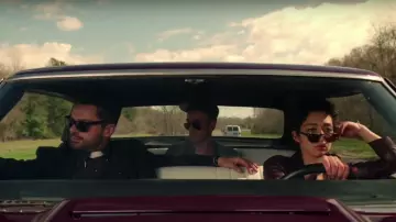 El par de gafas de sol Ray-Ban Wayfarer usadas por Jesse Custer (Dominic Cooper) en Preacher S02E01