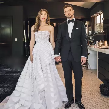The white dress Ralph & Russo Jessica Biel during the Emmy Awards, 2018