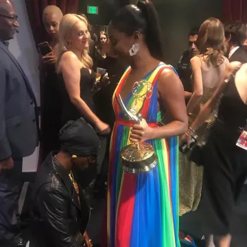 La robe Prabal Gurung de Tiffany Haddish pendant les Emmy Awards 2018