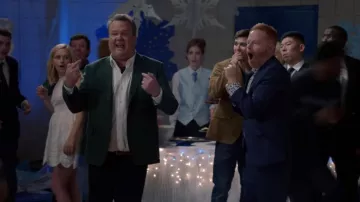 The jacket of the costume Cameron Tucker (Eric Stonestreet) in Modern Family (S08E09)