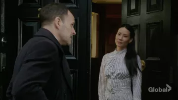 La robe à pois Diane von Furstenberg portée par le Dr. Joan Watson (Lucy Liu) dans Elementary S06E21