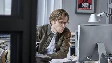 Le blouson en cuir porté par Mikael Blomkvist (Sverrir Gudnason) dans Millénium : Ce qui ne me tue pas