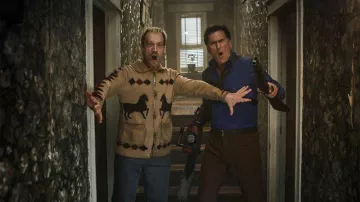 The replica of the saw of Ashley 'Ash' J. Williams (Bruce Campbell) in Ash vs Evil Dead S02E06