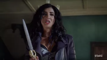 The dagger Kandarian Kelly Maxwell (Dana DeLorenzo) in Ash vs Evil Dead S03E06