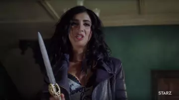 The dagger Kandarian Kelly Maxwell (Dana DeLorenzo) in Ash vs Evil Dead S03E06