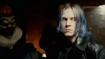 Blue wig of Kai Anderson (Evan Peters) as seen in American Horror Story: Cult S07E08