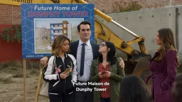 Camisa blanca a cuadros de Phil Dunphy (Ty Burrell) en Modern Family (S08E14)