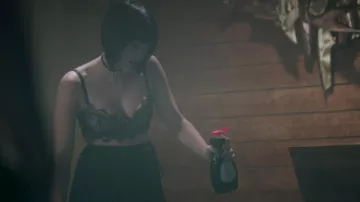 The strapless black Betty Cooper (Lili Reinhart) in Riverdale S01E03
