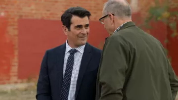 La cravate de Phil Dunphy (Ty Burrell) dans Modern Family (S08E14)