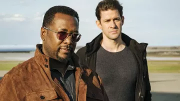 La veste marron de James Greer (Wendell Pierce) dans Jack Ryan S01E03