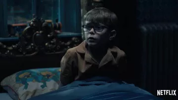 Funda de almohada TMNT Ninja Turtles vintage del joven Luke (Julian Hilliard) en The Haunting of Hill House (S01)