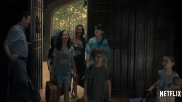 El mono de la bandera estadounidense de la joven Shirley (Lulu Wilson) en The Haunting of Hill House (S01)
