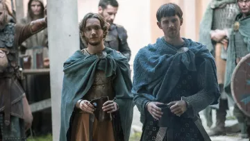 Taza de cuero de Aethelred (Toby Regbo) como se ve en The Last Kingdom S02E06