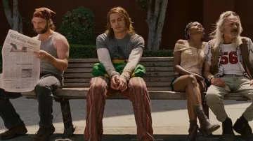 The trousers bordeaux Saul Silver (James Franco) in Délire Express (Pineapple Express)