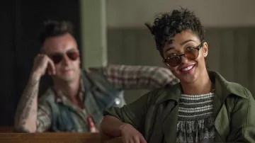 La khaki trench coat de Tulip O'Hare (Ruth Negga) dans Prédicateur S02E03