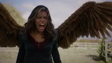 Les ailes de de Kendra Saunders (Ciara Renée) dans DC's Legends of Tomorrow S01E01