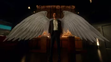 La réplique des ailes d'ange de Lucifer Morningstar (Tom Ellis) dans Lucifer S03E08
