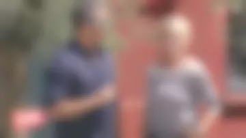 Le pull marinière porté par Sophie Davant dans Affaire conclue du 19 septembre 2018