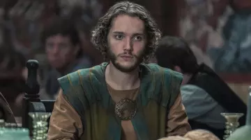 Rate Toby Regbo : r/VindictaRateCelebs