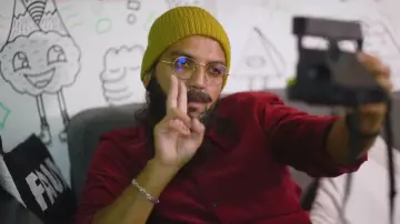 Le bonnet jaune de Jhon Rachid dans la video youtube de Norman "Les aventures Hipsters 2"